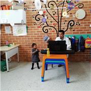 Tecnólogo en música con experiencia en la enseñanza de la música para niños y jóvenes